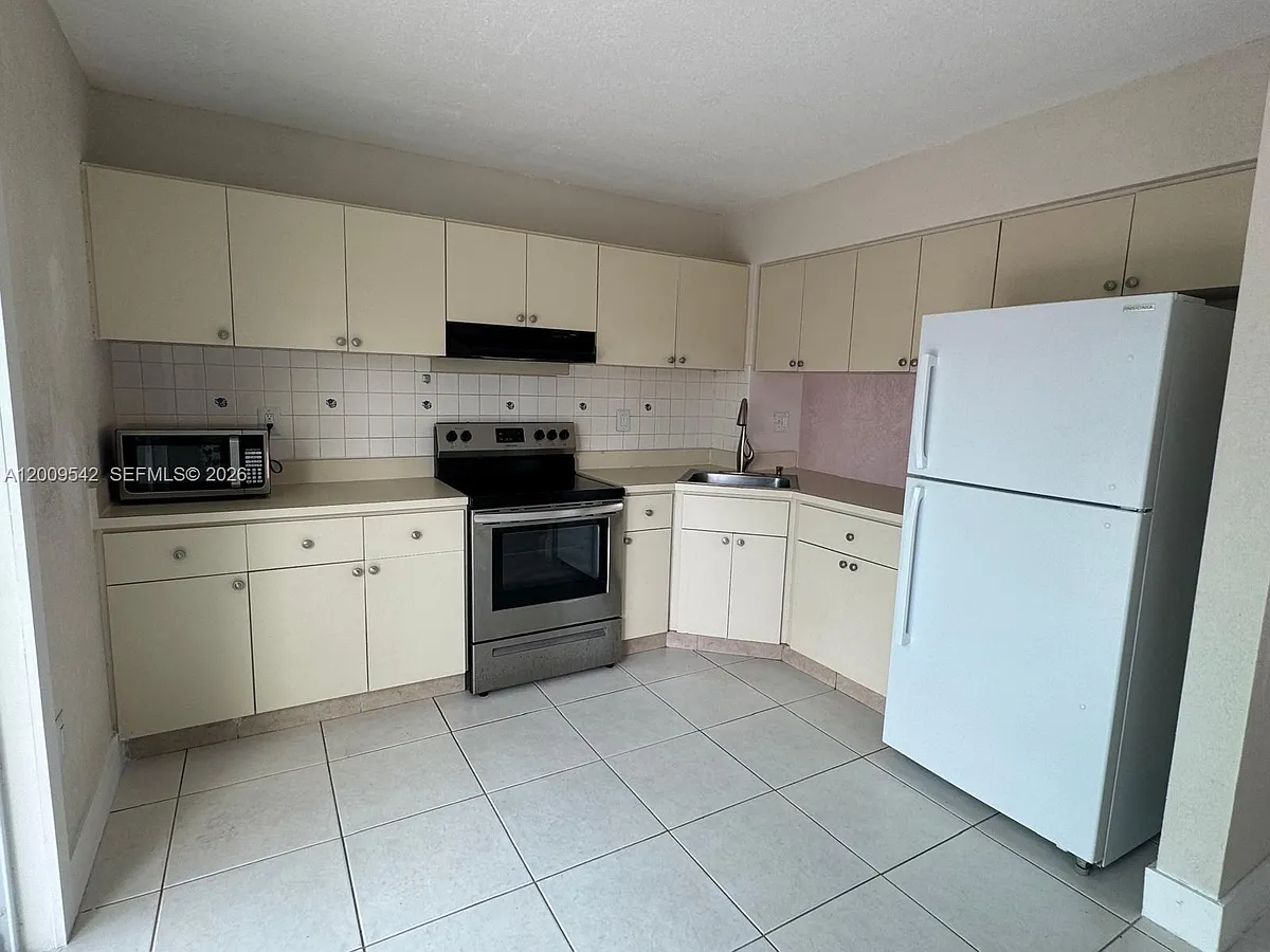 Building Photo - 2186 W 60th St #20208
