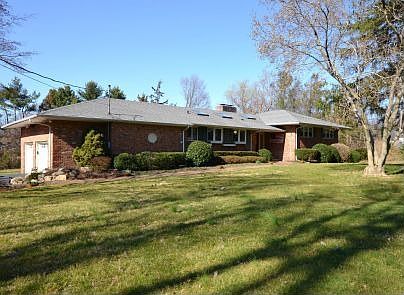 1st image of 32 Harbor Hill Dr