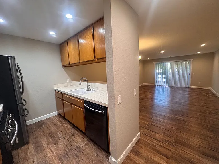 1355 Loma Ave #205 — Photo 1