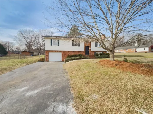6250 Old Valley School Rd, Kernersville, NC 27284