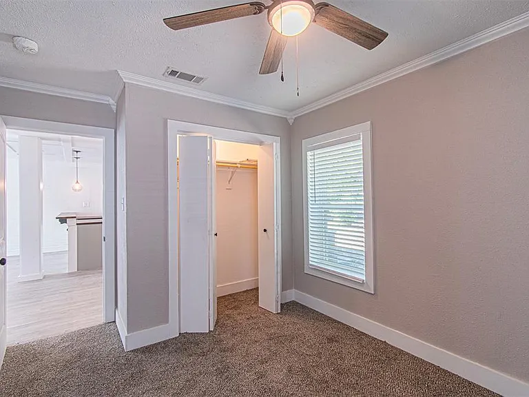 618 Crescent St — Photo 14
