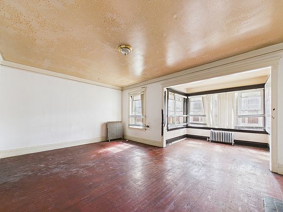 5th image of 5500 W Adams St