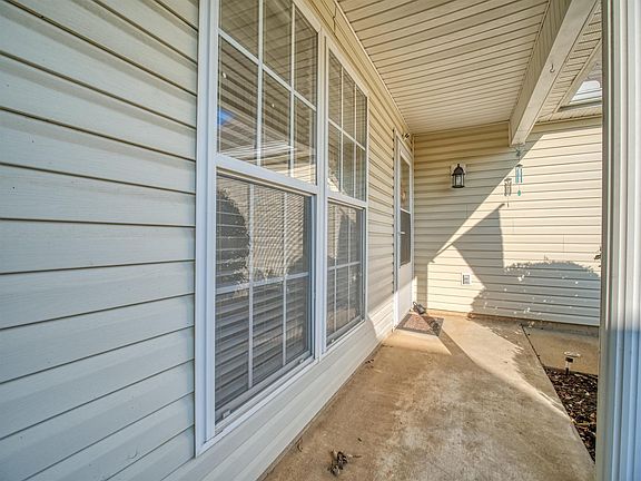 3rd image of 332 Indian Park Dr
