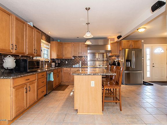 3rd image of 41 Glenwood Ave