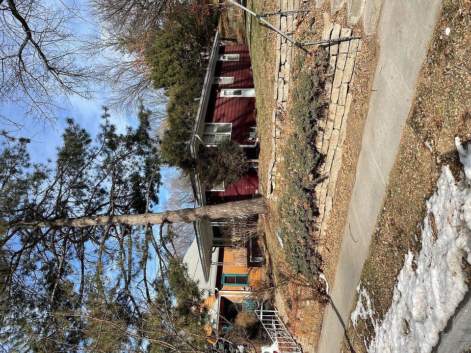 2nd image of 381 Lincoln Ave