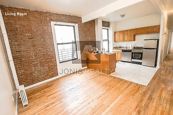 Rented by Jonis Realty | media 7