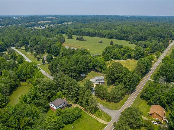 3rd image of 2666 White Pine Ln