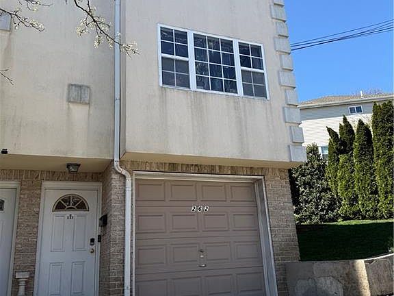 4th image of 262 Ward Ave