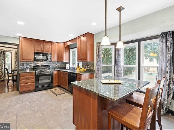 4th image of 11512 Bend Bow Dr