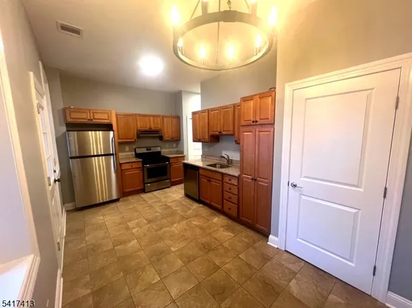 77-79 Washington St #1, Bloomfield, NJ 07003