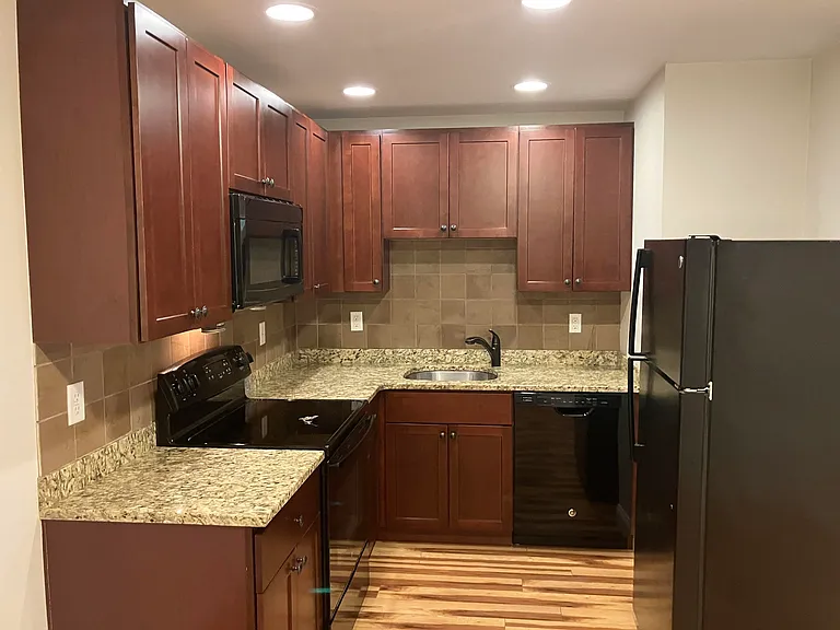 288 Lafayette Rd #4 — Photo 1