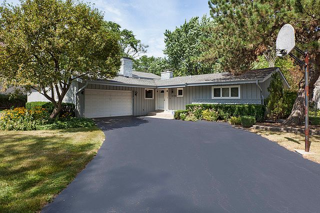 1st image of 2590 Canterbury Dr