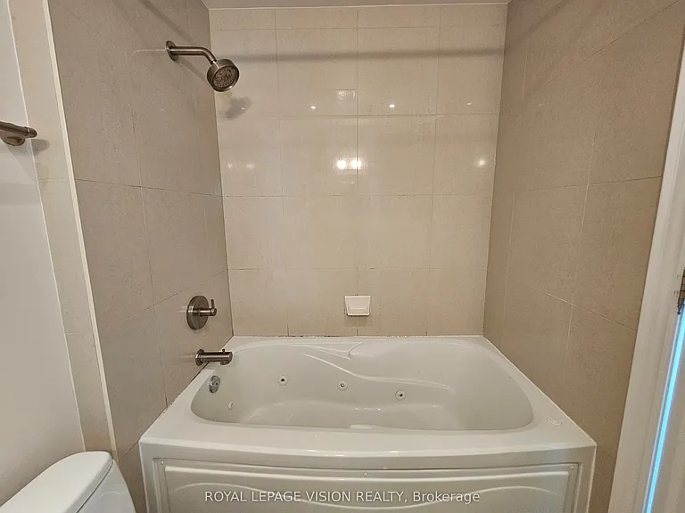 16 Harbour St #3810 — Photo 19