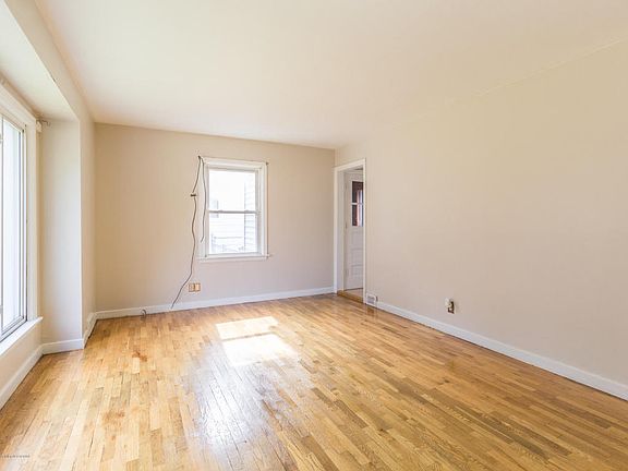 4th image of 1413 Woodbine Ave