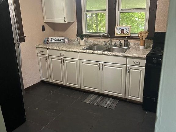 4th image of 137 Olive St