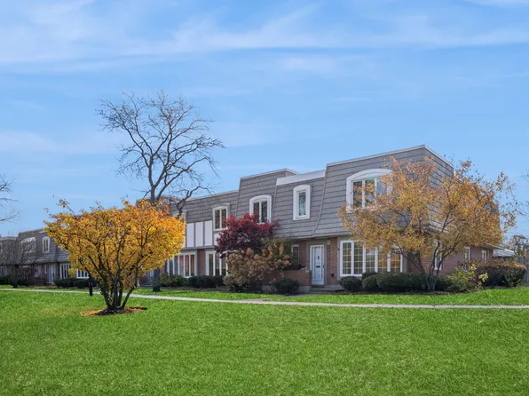 1386 Orleans Cir, Highland Park, IL 60035