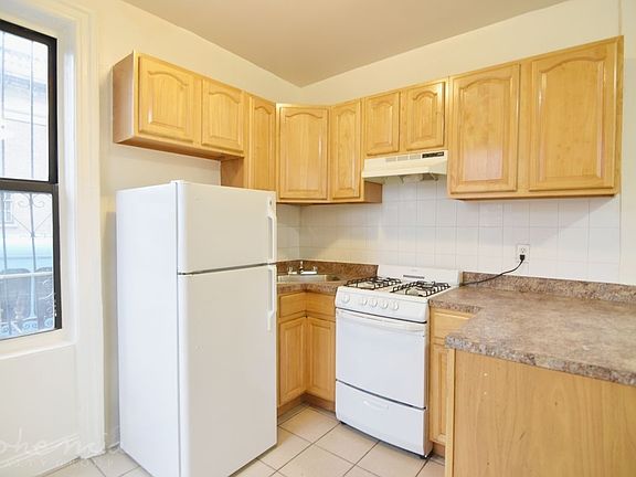 2nd image of 15 Wadsworth Ave APT 1C
