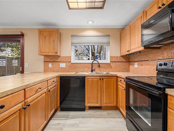 5th image of 905 Halifax Dr #905