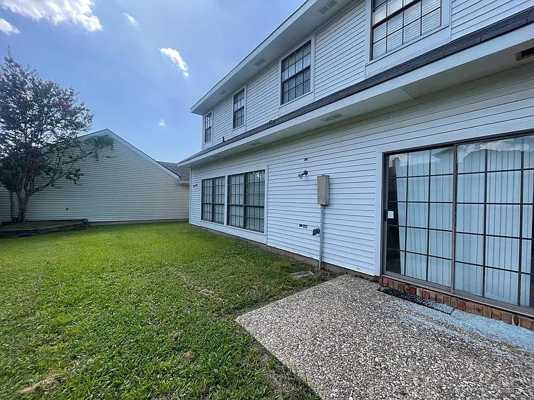 409 Teak Dr — Photo 2