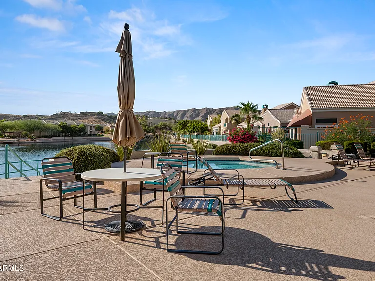 1143 E Amberwood Dr — Photo 81