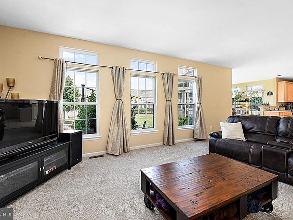 5th image of 42 Cantwell Dr