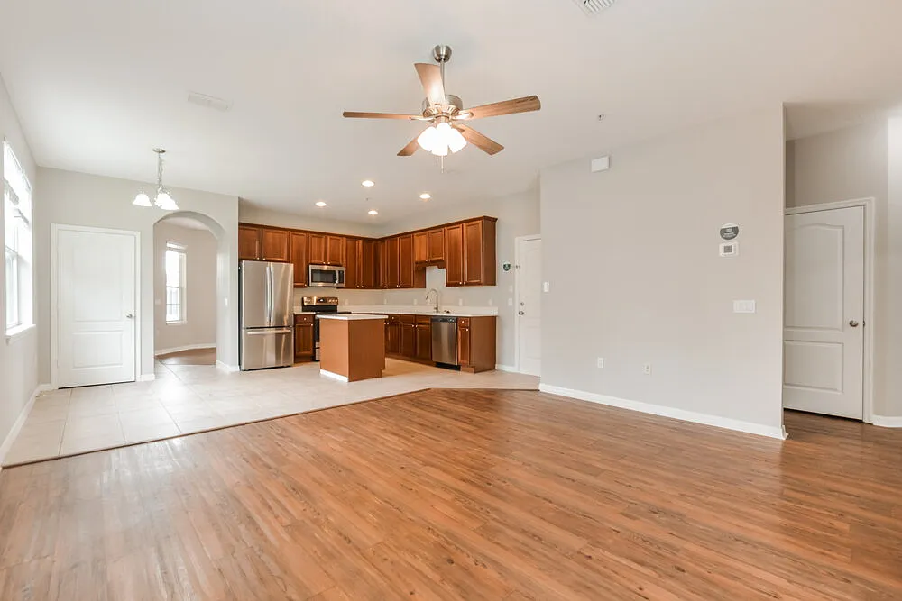 3 bed, 2.0 bath, 1574 sqft, $2,645 — Photo 4