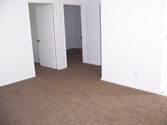 4th image of 813 S Sacramento St APT 3