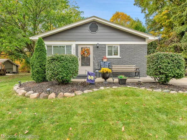 19737 Clement Rd, Northville, MI 48167