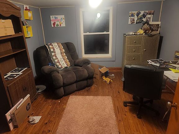 5th image of 20 Center Dr