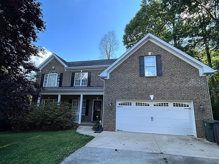 4540 Pebble Lake Dr — Photo 2