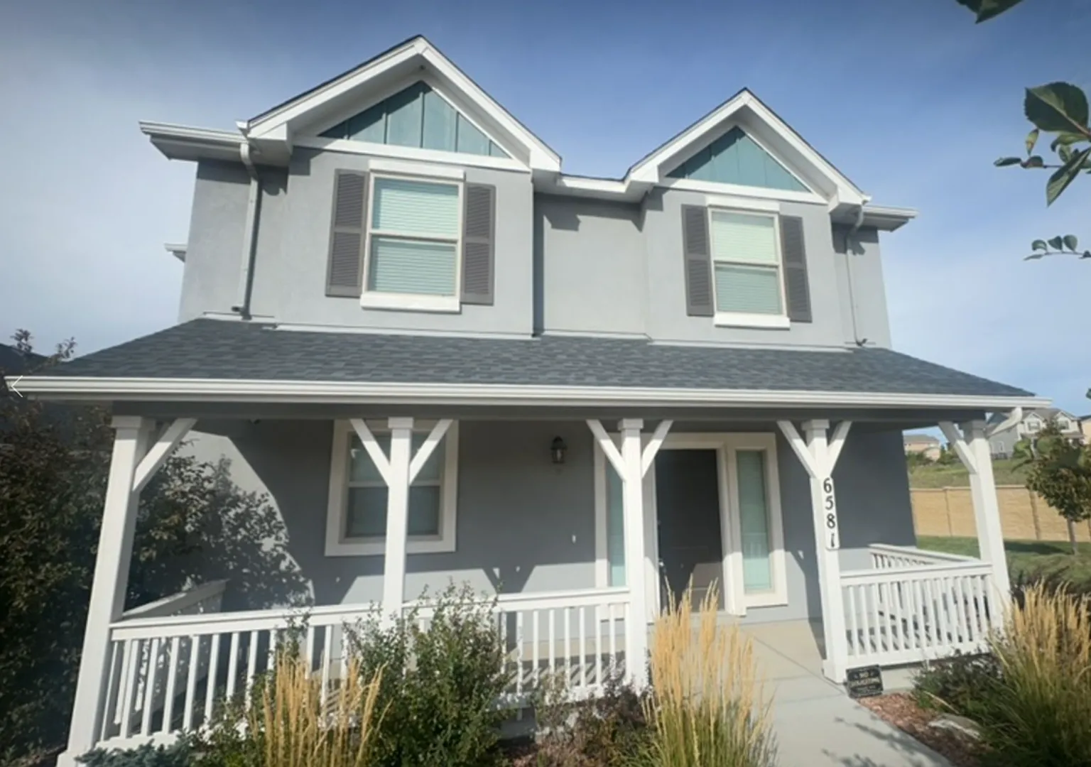 Beautiful Townhome with Fenced Yard! — Photo 1