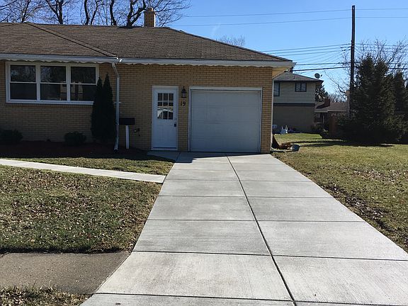 4th image of 19 Joanne Ln