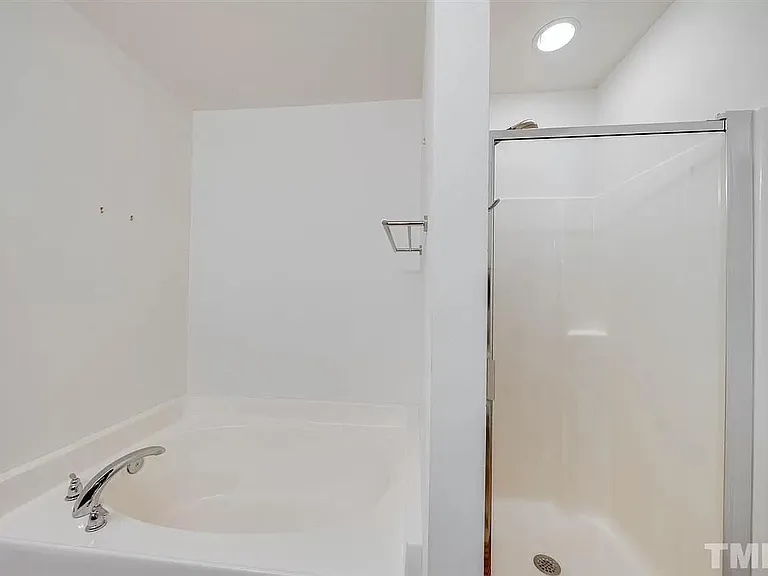 125 Golden Meadow Ct — Photo 10