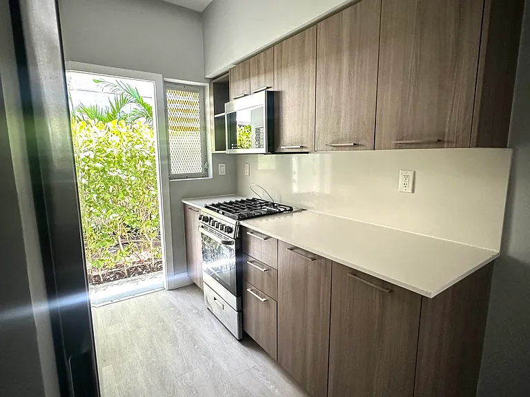 710 Meridian Ave #4 — Photo 3
