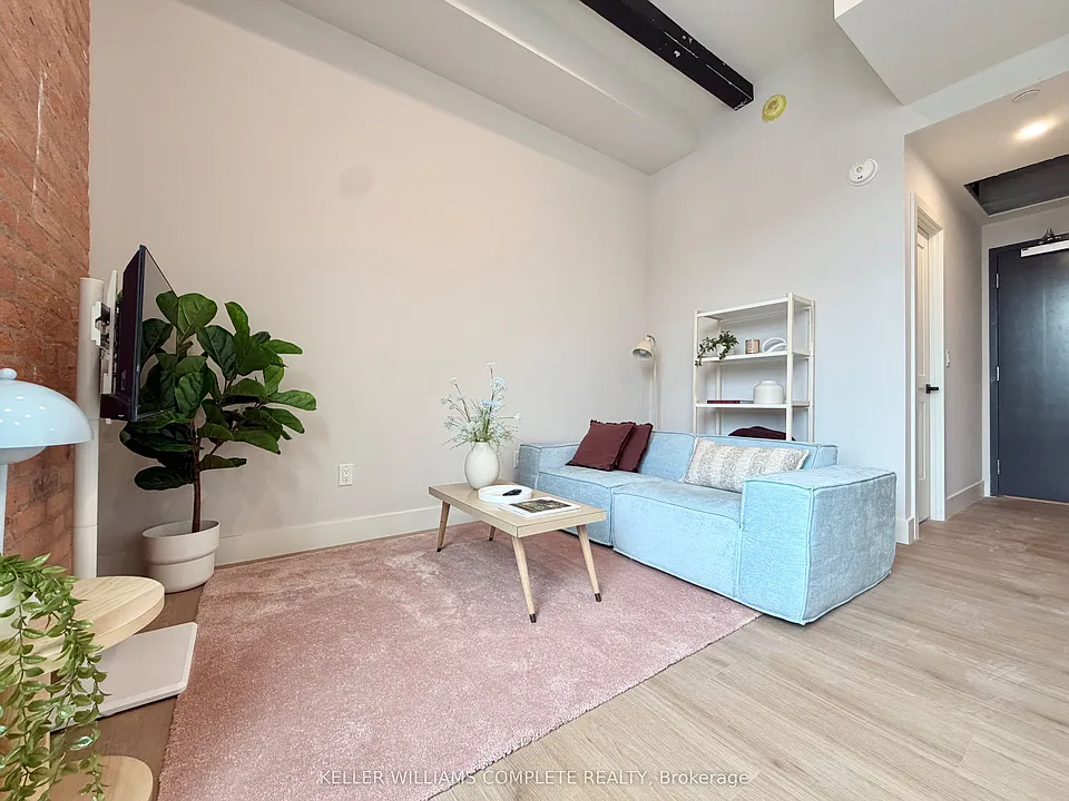 56 York Blvd #211