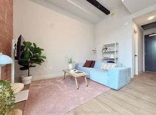 56 York Blvd #211, Hamilton, ON L8R 0A2