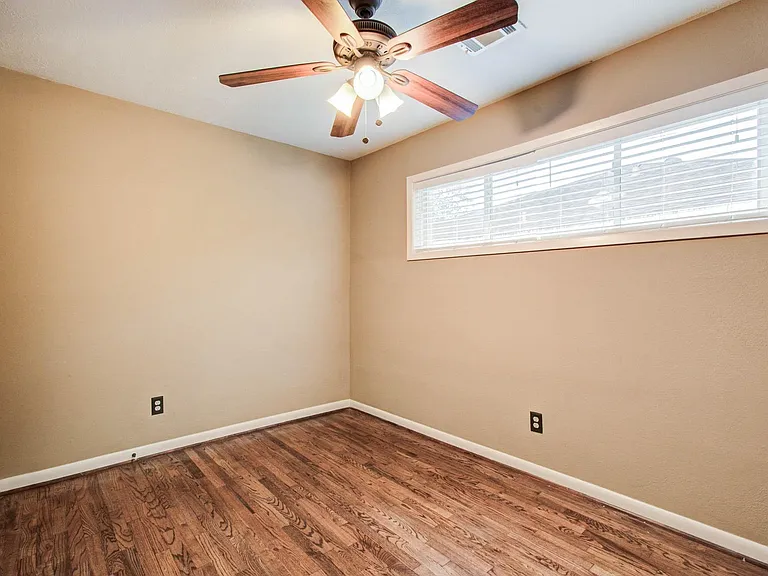 11422 Endicott Ln — Photo 24