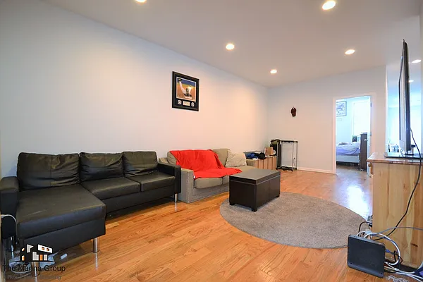 Rented by Bold New York | media 17