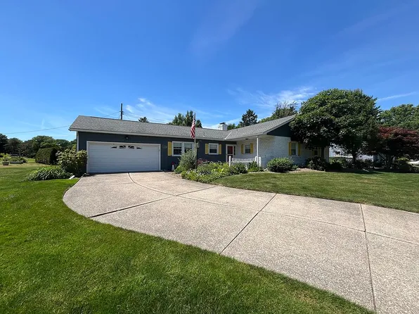 1422 Central Dr, Erie, PA 16505