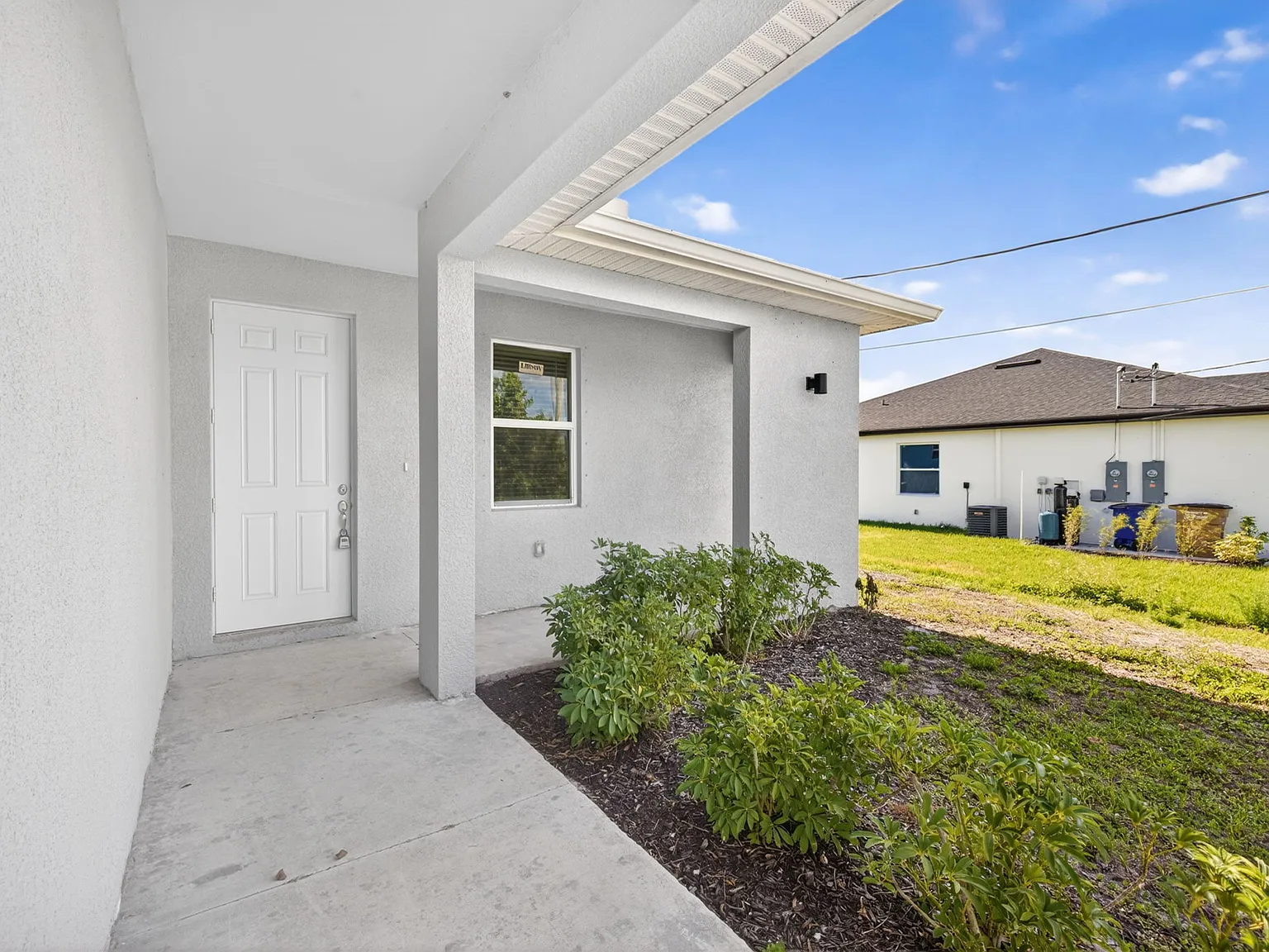 3 bed, 1200 sqft, $1,450 — Photo 1