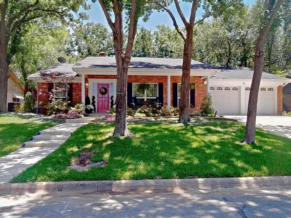 808 San Marcos Ln, Bedford, TX 76021