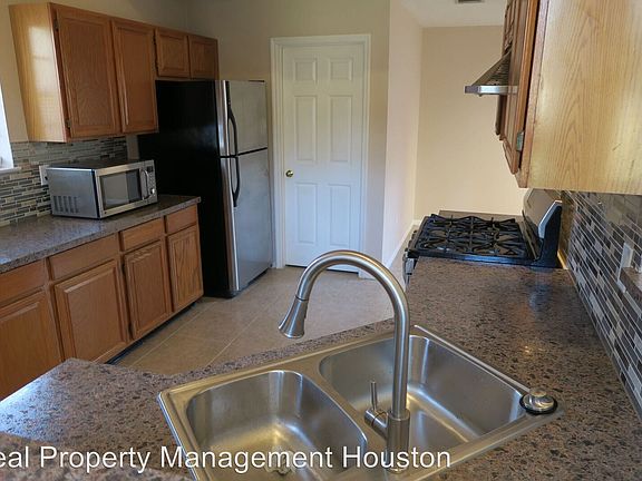 4th image of 3521 Pickwick Park Dr