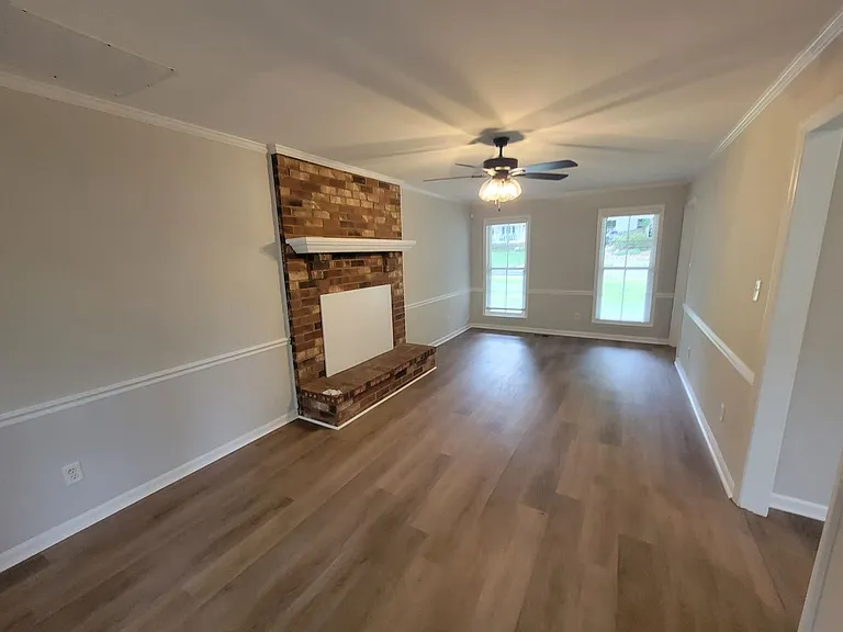 165 Ashley Cir — Photo 6