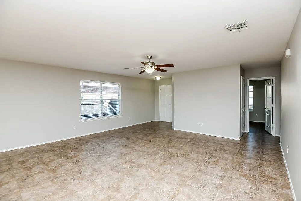 3 bed, 2.0 bath, 1521 sqft, $1,995 — Photo 3