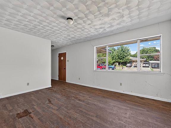 3rd image of 926 SE 5th St