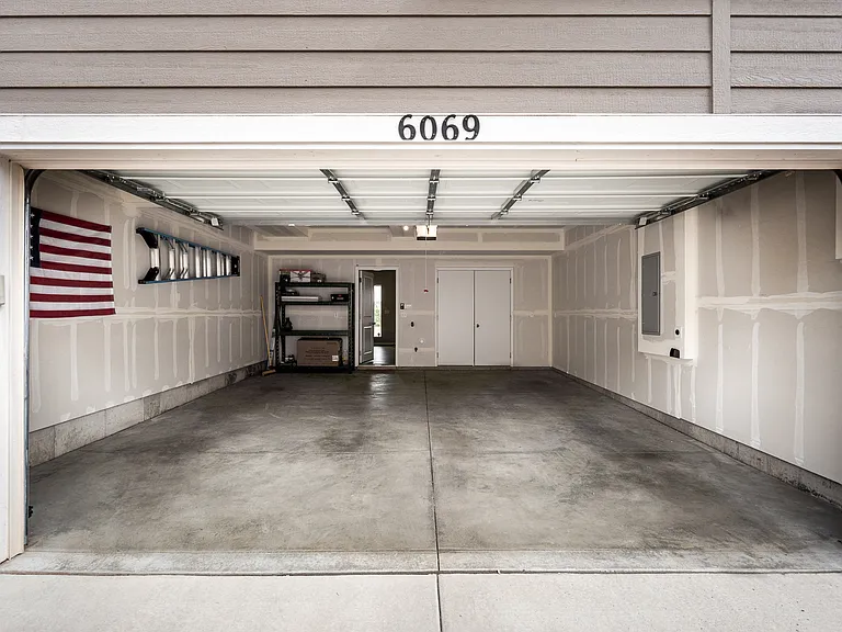 6069 Inman Vw — Photo 48
