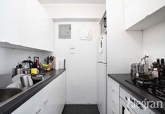 4th image of 25 W 13th St APT 2CN