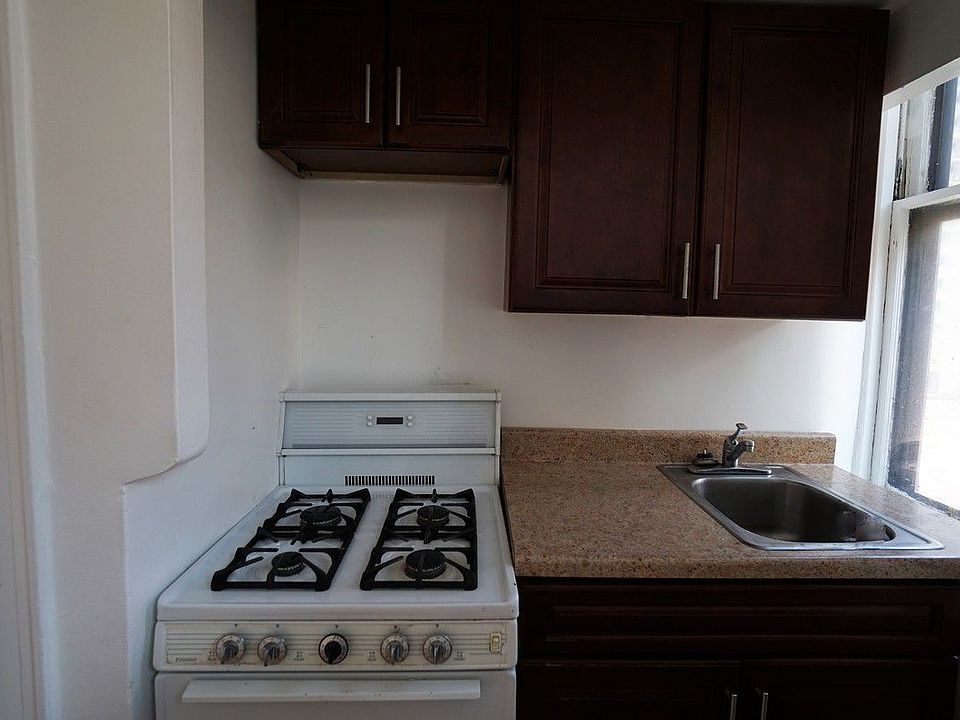 2nd image of 500 E 73rd St