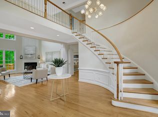 5252 Winter View Dr, Alexandria, VA 22312