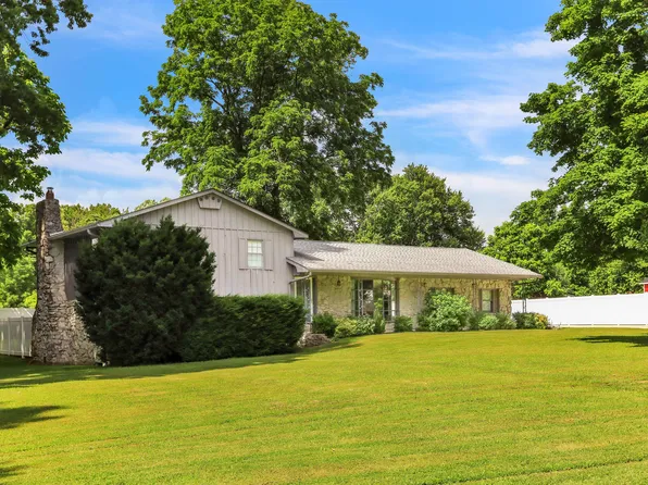 1062 W Stan Mar Estates Dr, Brazil, IN 47834